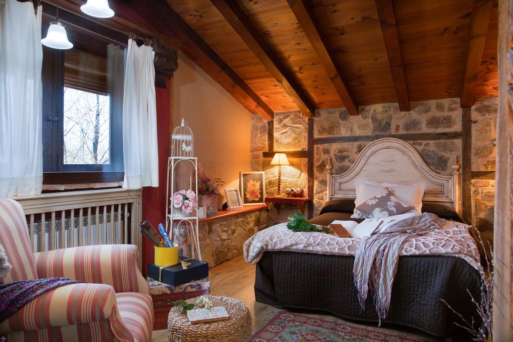 Casa Rural La Casa Del Bosque Navaconcejo Eksteriør billede