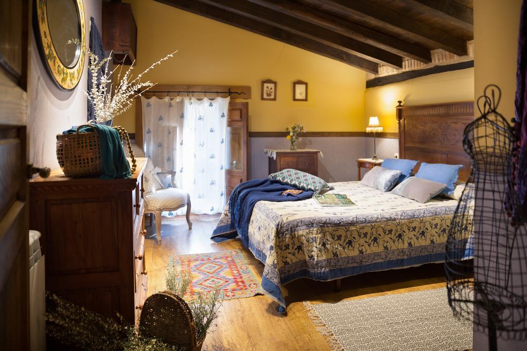 Casa Rural La Casa Del Bosque Navaconcejo Eksteriør billede
